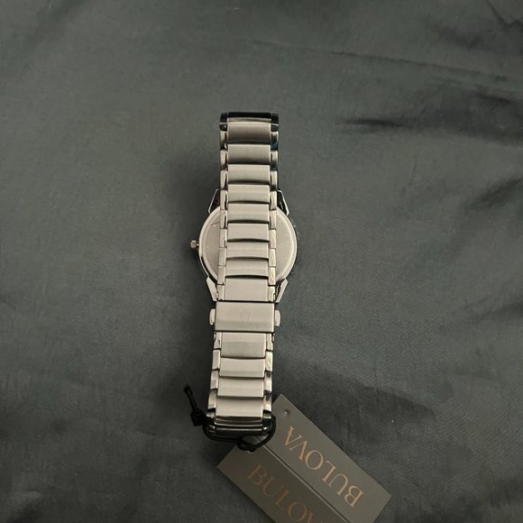 Stylish Bulova Men's Silver Watch - Picture 4 of 7